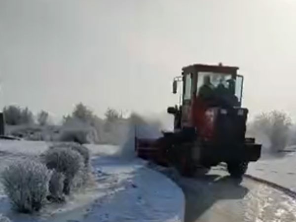 多功能清雪车视频