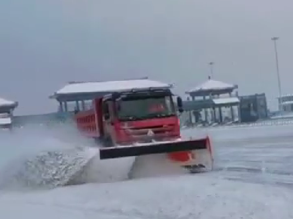 除雪铲工作视频